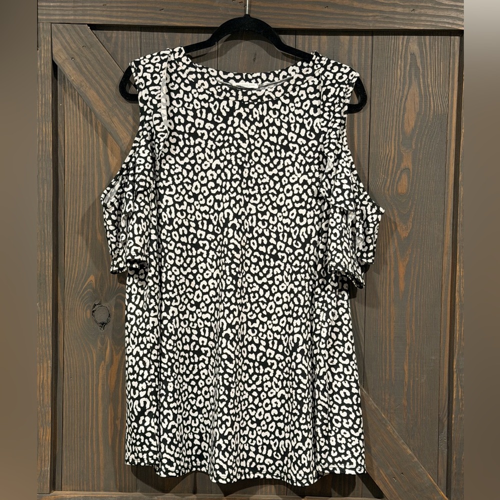 Chic Soul Casual‎ Leopard Print Cold Shoulder Ruffled Blouse Black White Size 1X